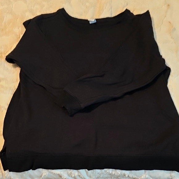 Amazon Essentials Tops - Amazon Essentials Black Crewneck Sweatshirt (#5)